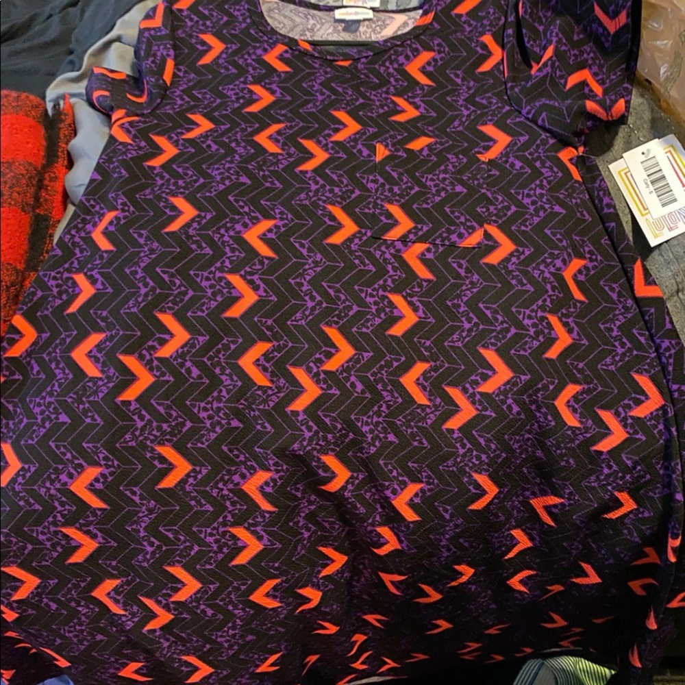 BNWT Lularoe Carly pink and purple arrows